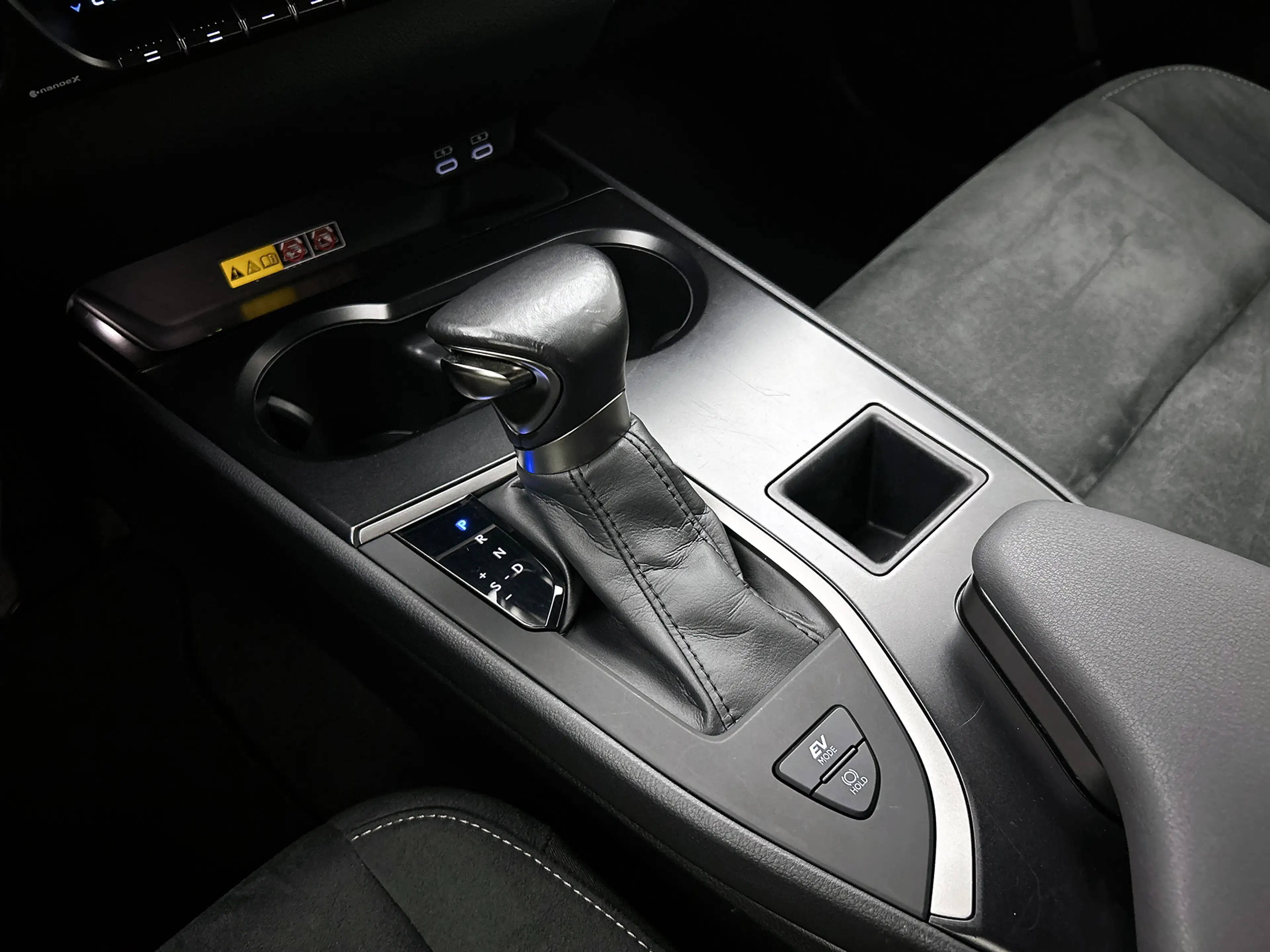 Lexus UX 250h Urban Line | Apple Carplay/ Android Auto | LED kop — photo 10