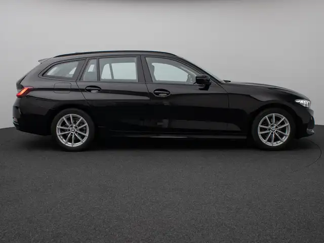 BMW 3 Series view 5