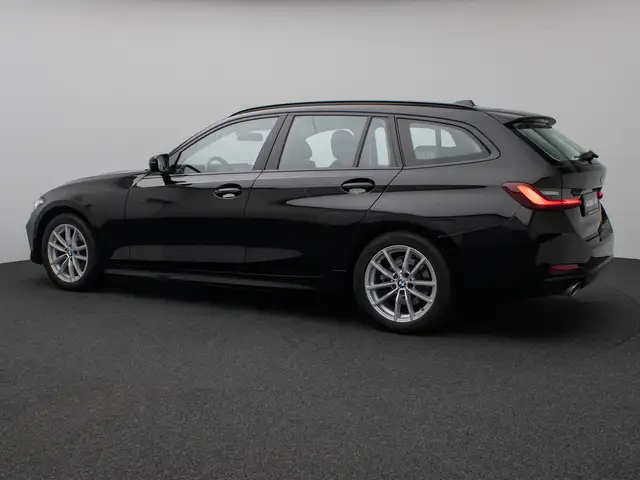 BMW 3 Series view 10