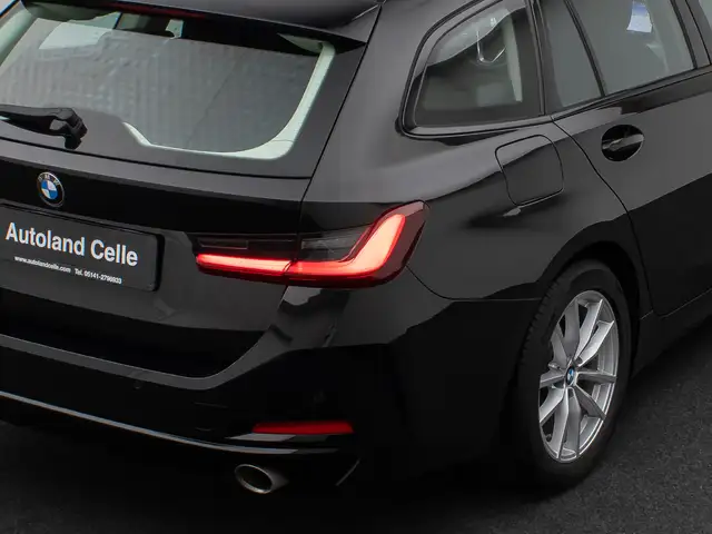 BMW 3 Series view 15