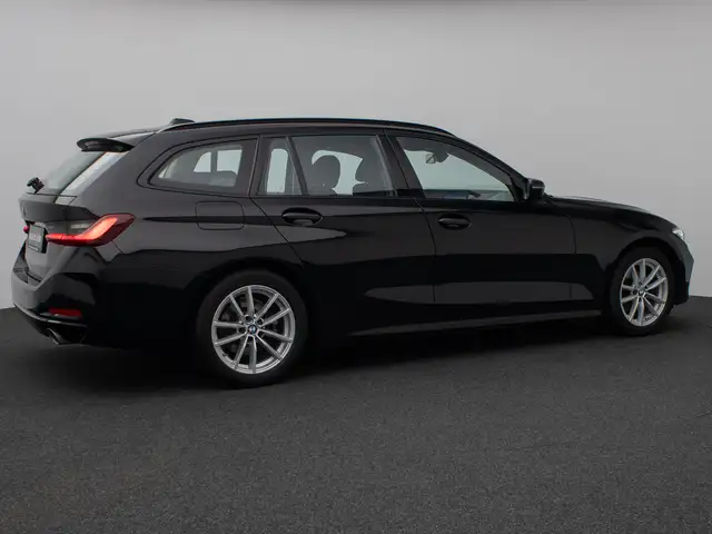 BMW 3 Series view 6