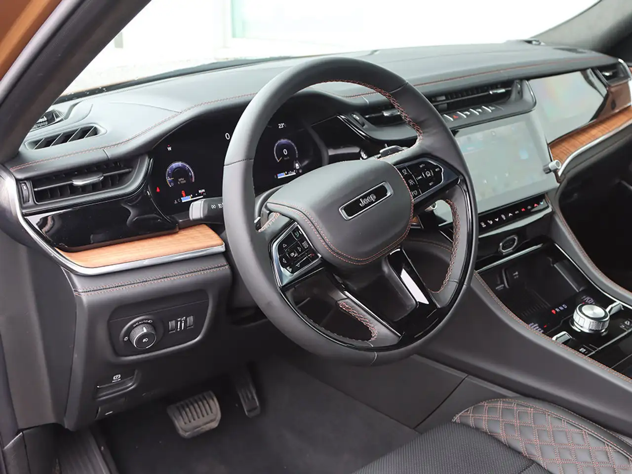 Jeep Grand Cherokee снимка Jeep Grand Cherokee