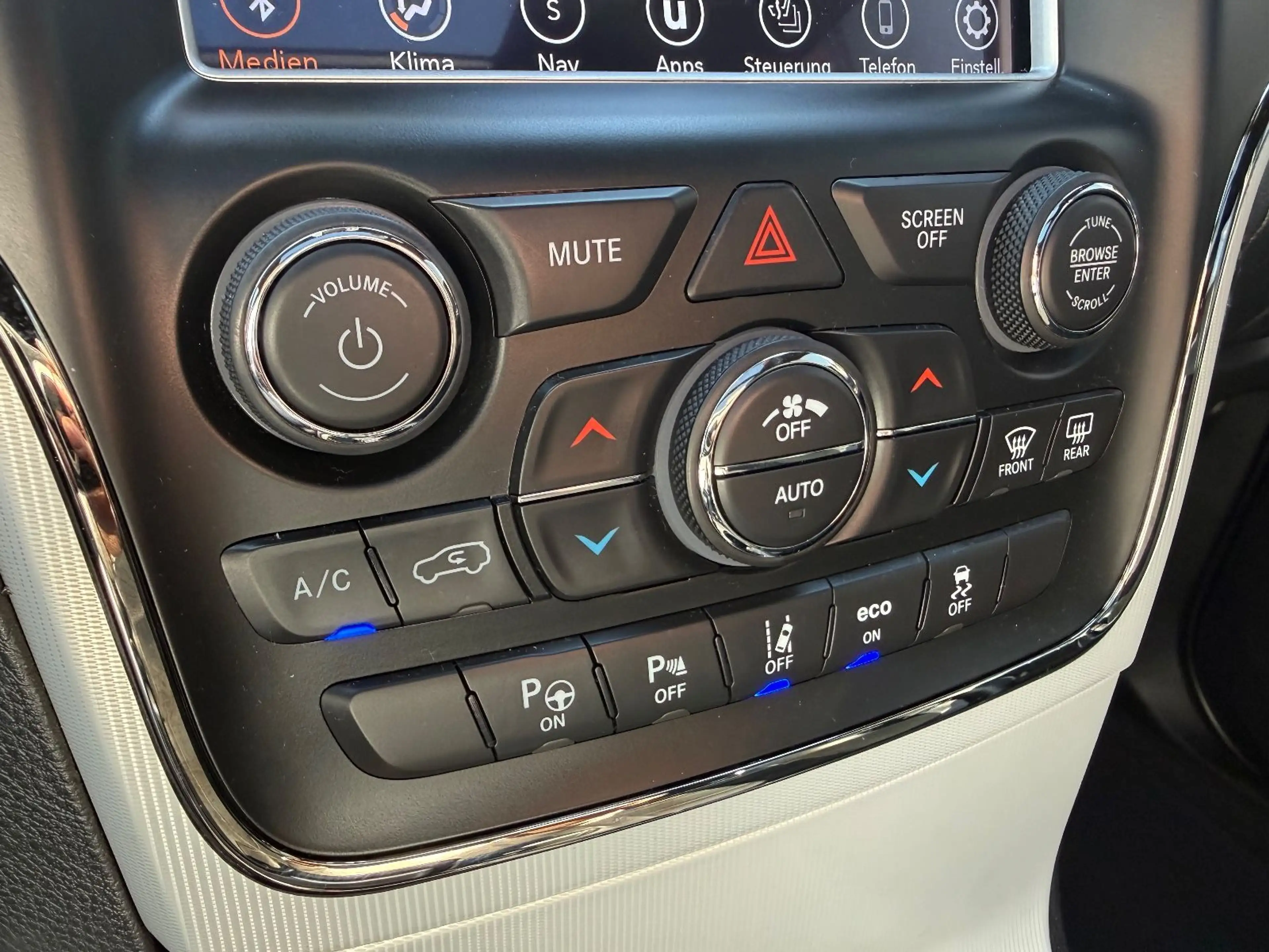 Jeep Grand Cherokee 6.2 V8 Trackhawk Grail 22 Zoll — photo 15