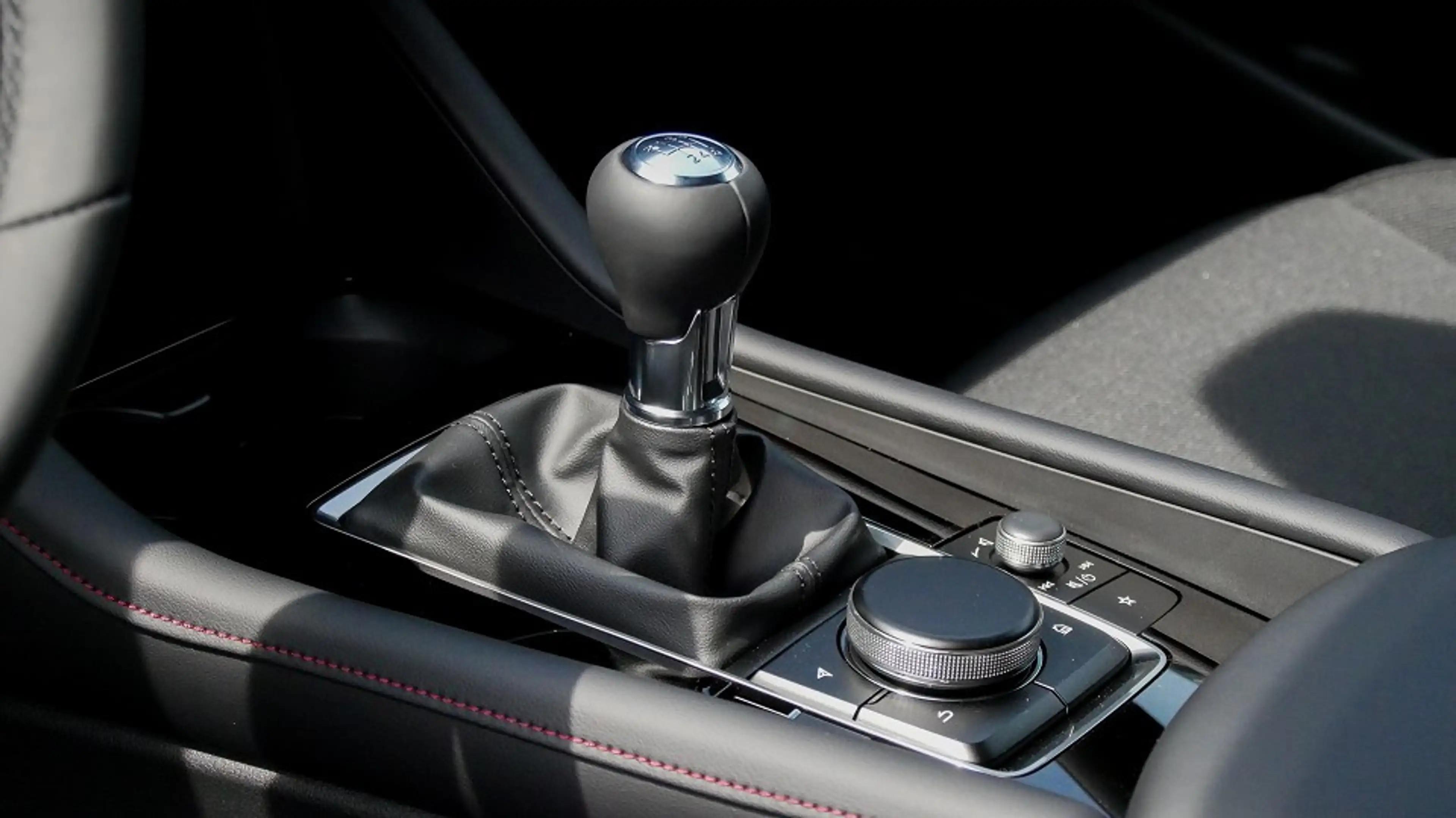Mazda 3 2025 e-SKYACTIV G 140PS Homura — photo 10