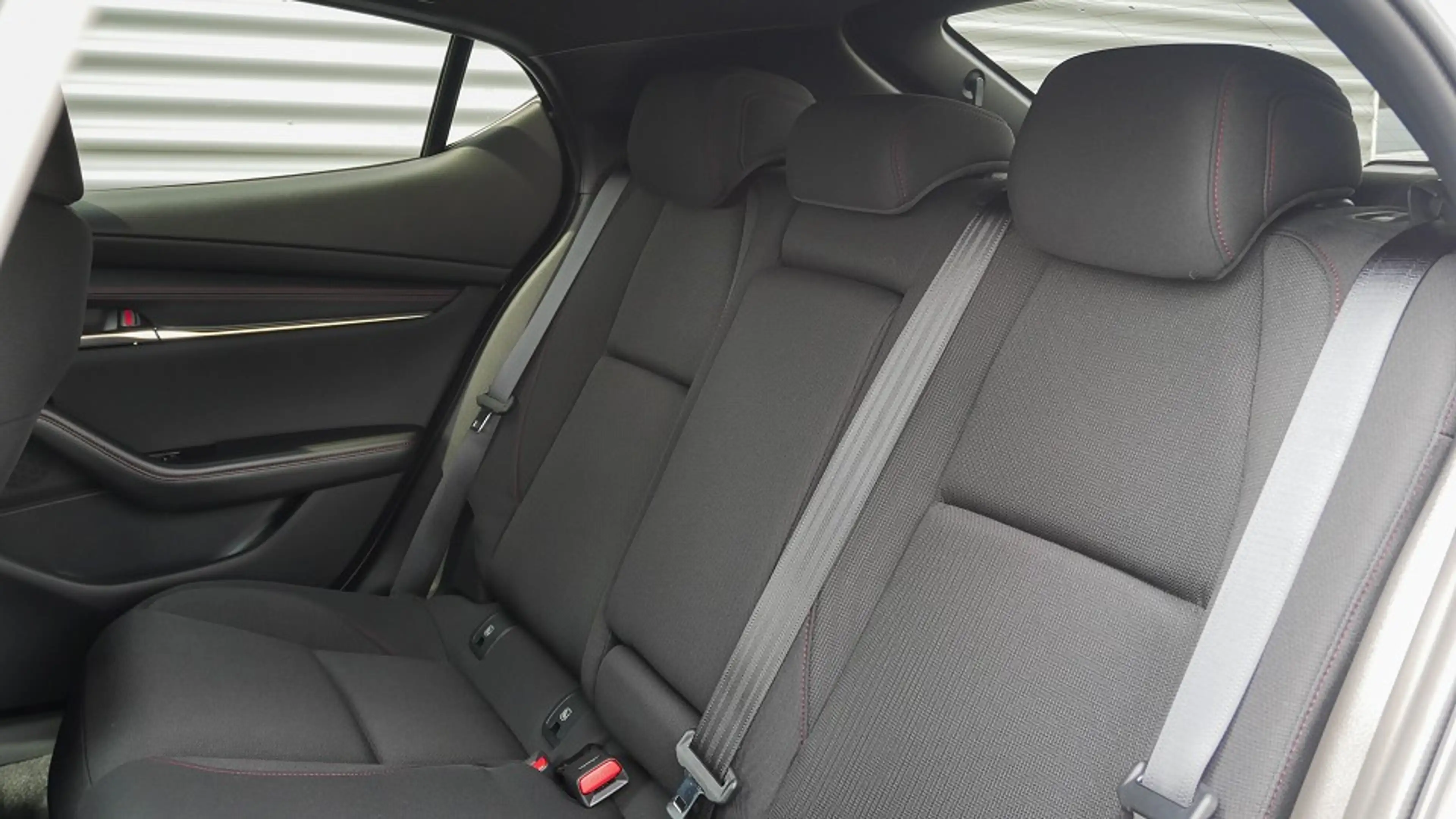 Mazda 3 2025 e-SKYACTIV G 140PS Homura — photo 12