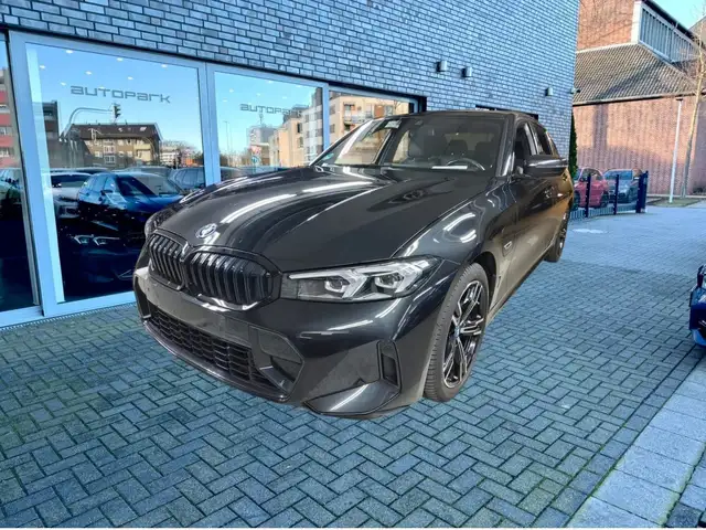 Bmw 320 e lim M Sport Shadow Ambiente LEDER 18"