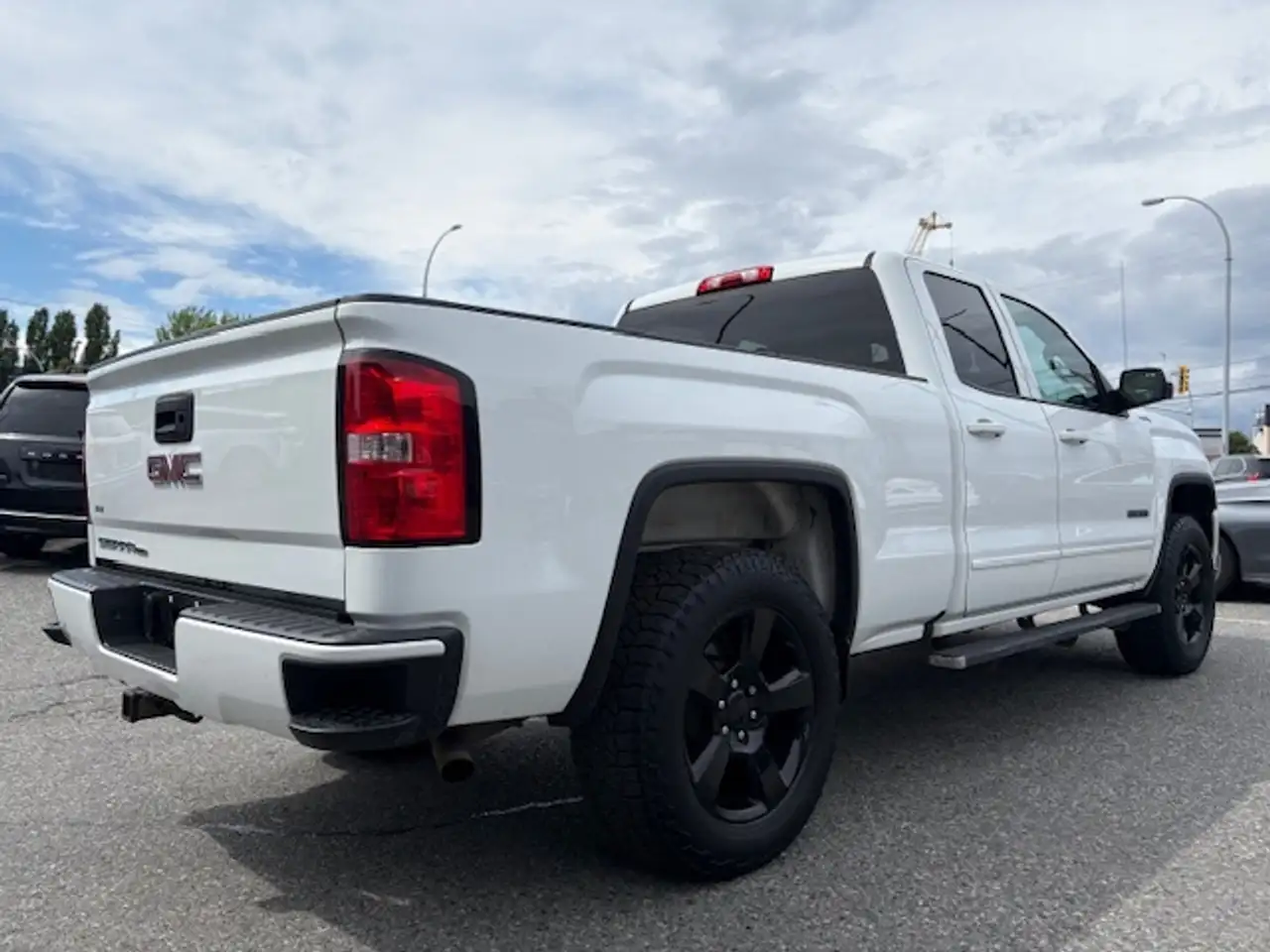 GMC Sierra 1500 снимка GMC Sierra 1500