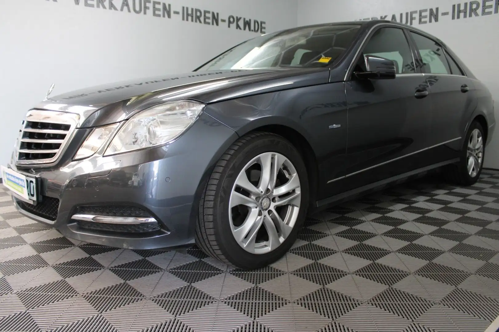 Mercedes-Benz E 220 CDI BlueEfficiency Avantgarde Tüv 01-27 Grau - 1