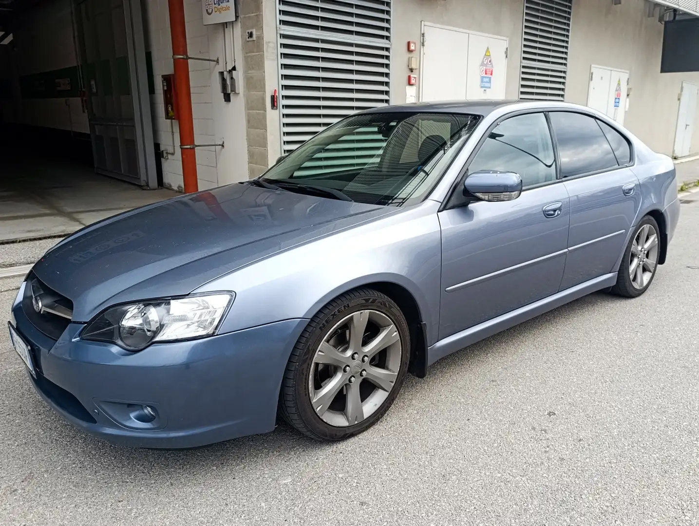 Subaru Legacy Sedan 2.0 165cv mt - 1