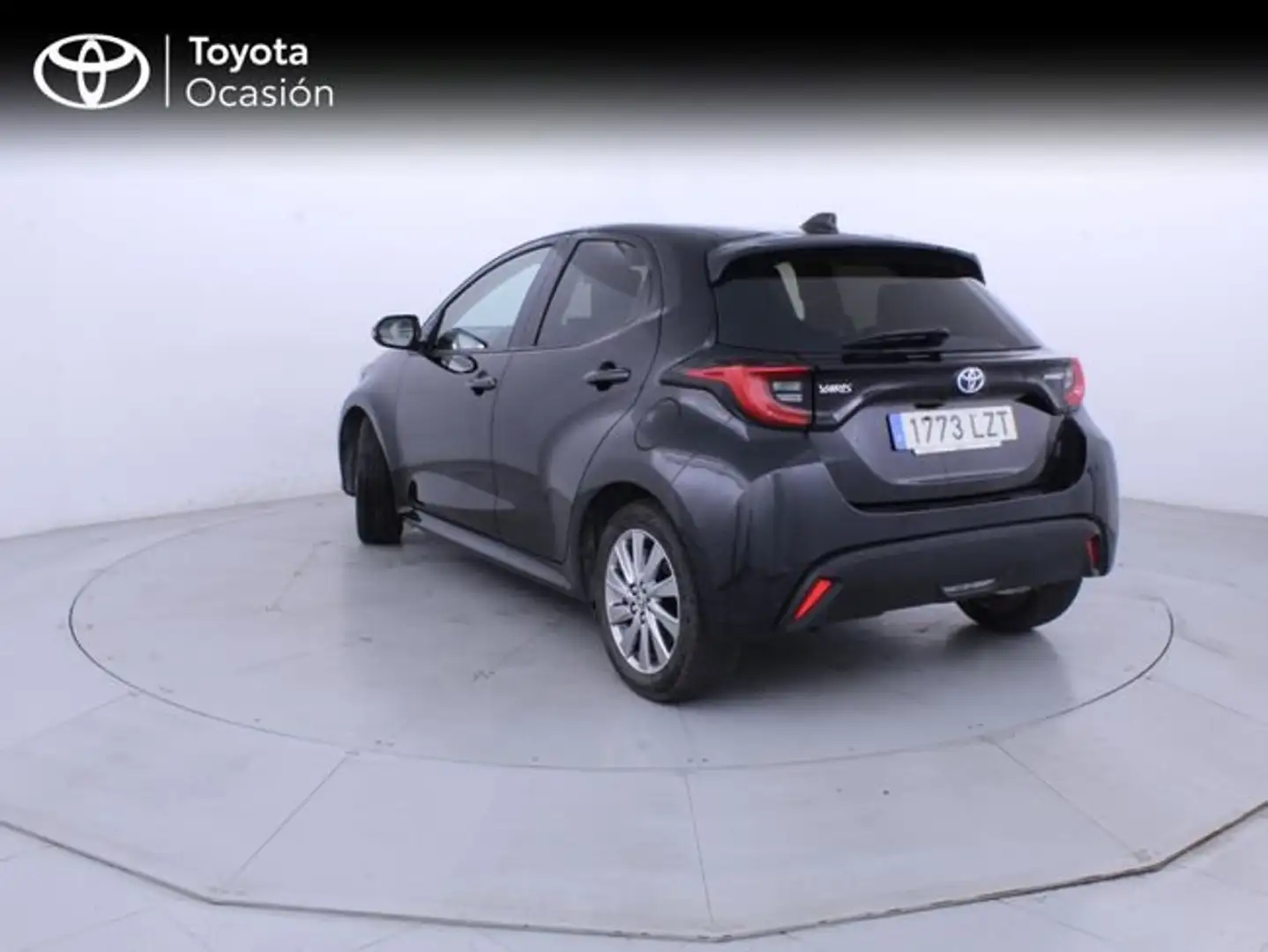 Toyota Yaris 120H 1.5 Active Tech Negro - 2