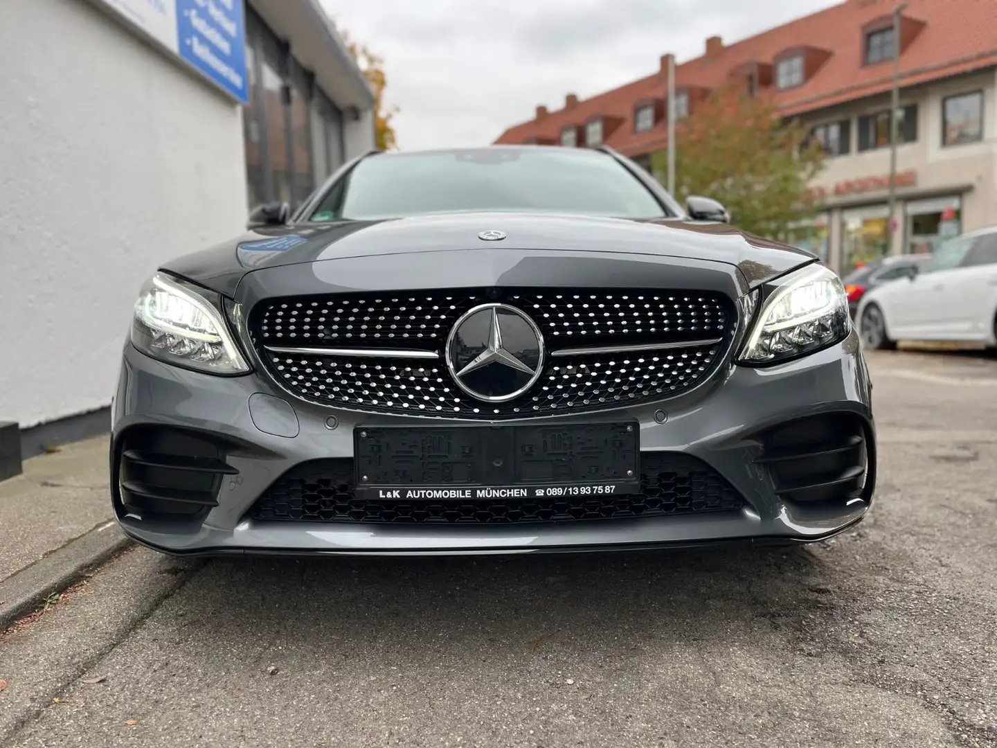 Mercedes-Benz C 300 T e AMG+Night+18"+Pano+360°+SpurPaket+LED Grau - 2