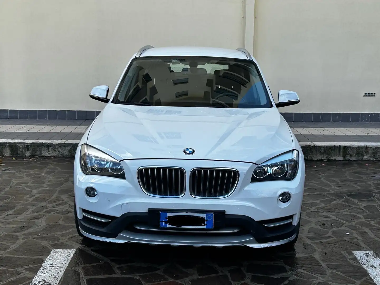 BMW X1 X1 E84 sdrive18d xLine White - 1