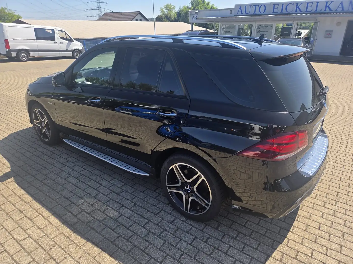 Mercedes-Benz GLE 43 AMG 9G 4M LED AHK DISTRO AIRMATIC MEMORY SOUND 360° Schwarz - 2