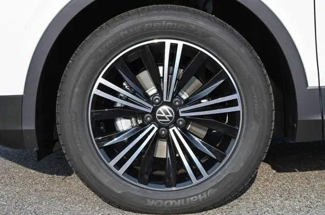 Volkswagen Tiguan view 11