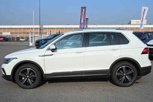 Volkswagen Tiguan view 8