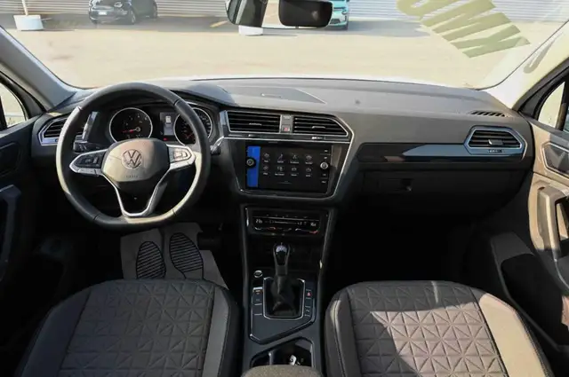 Volkswagen Tiguan view 12