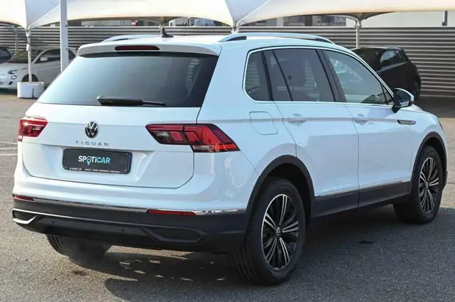 Volkswagen Tiguan view 5
