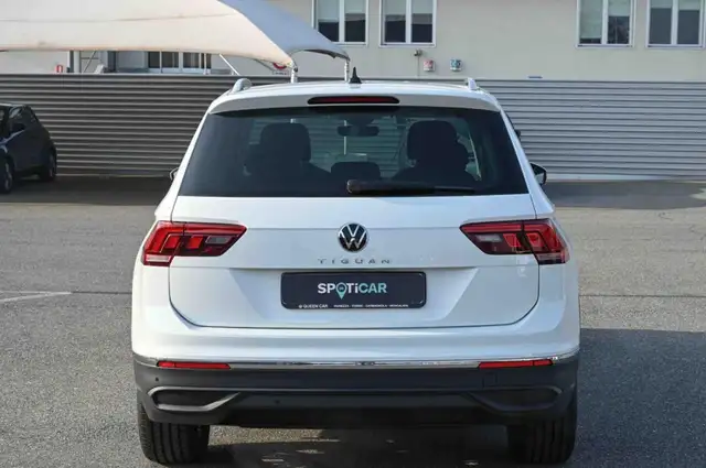 Volkswagen Tiguan view 6