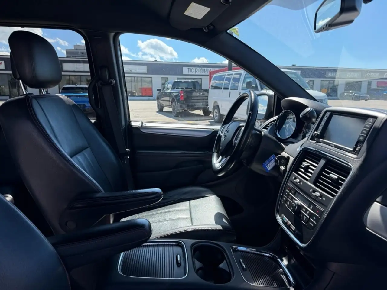 Dodge Grand Caravan photo Dodge Grand Caravan