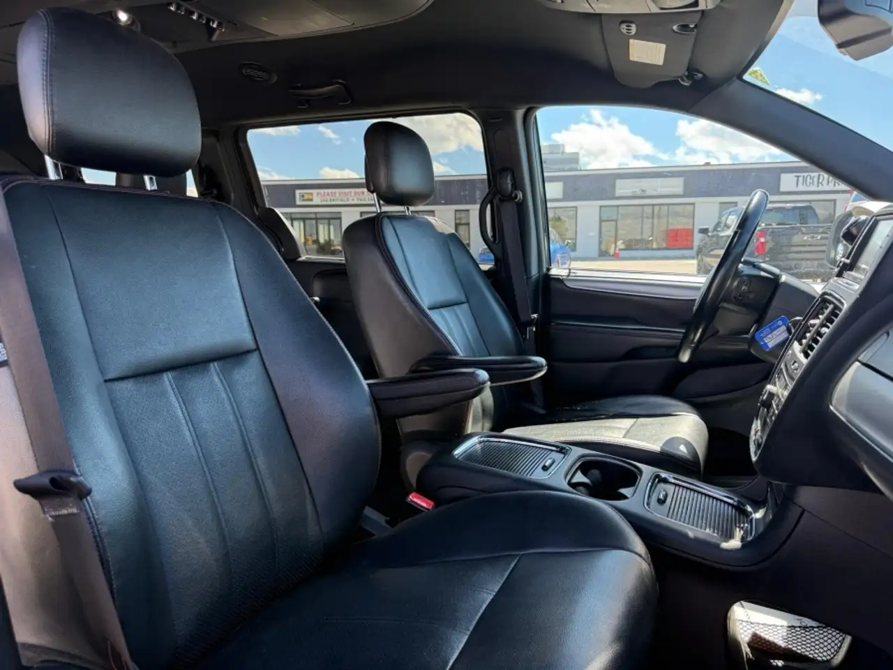 Dodge Grand Caravan photo Dodge Grand Caravan