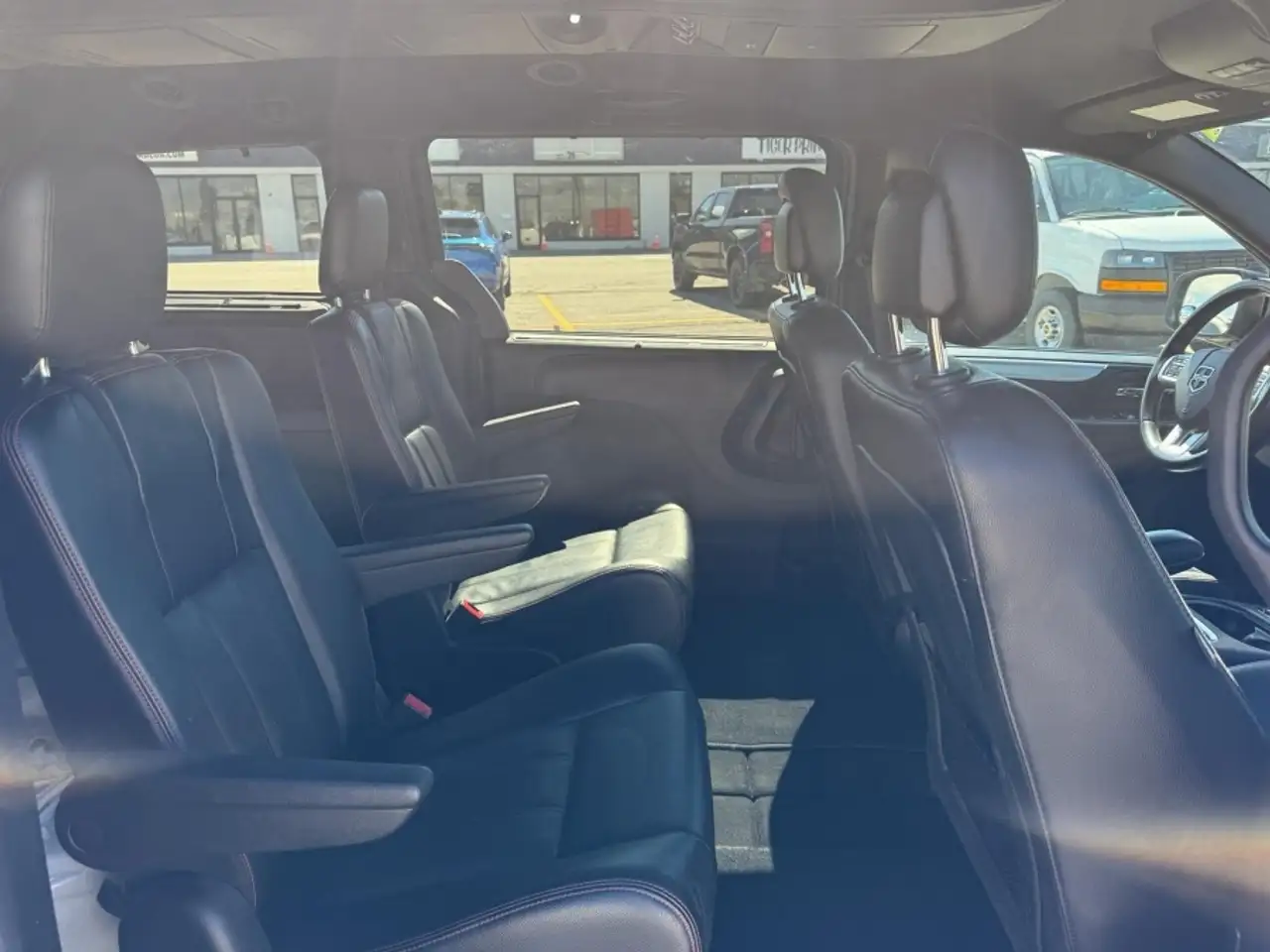 Dodge Grand Caravan photo Dodge Grand Caravan