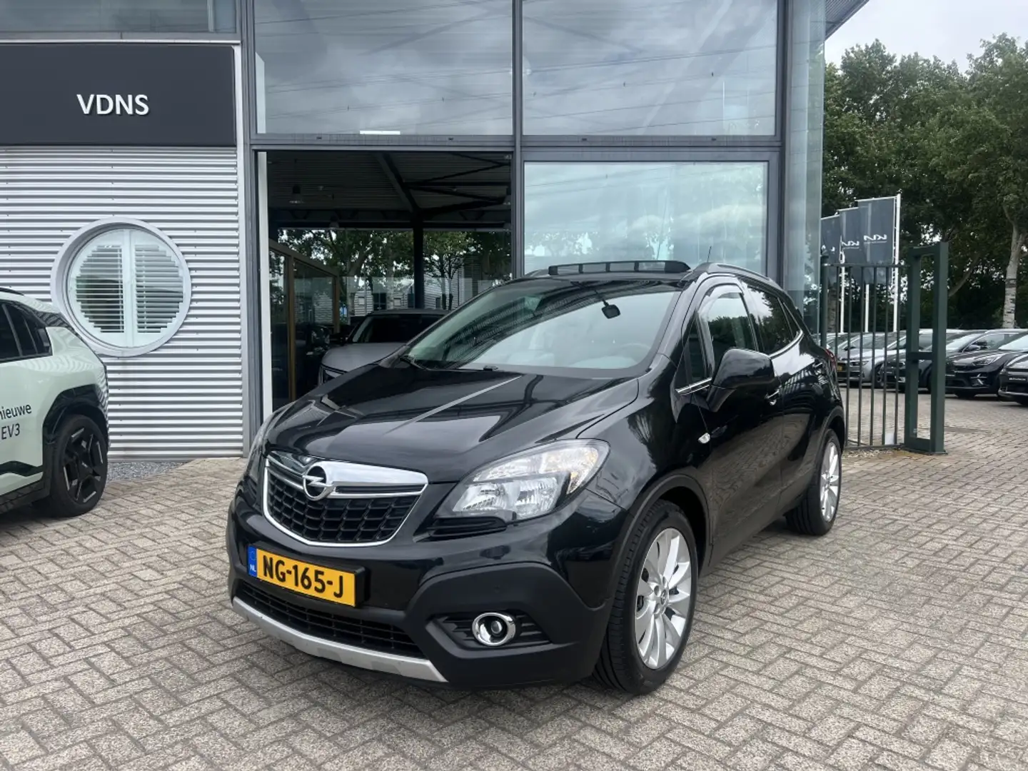 Opel Mokka 1.4 T Innovation Automaat / Panoramadak / Trekhaak Zwart - 2