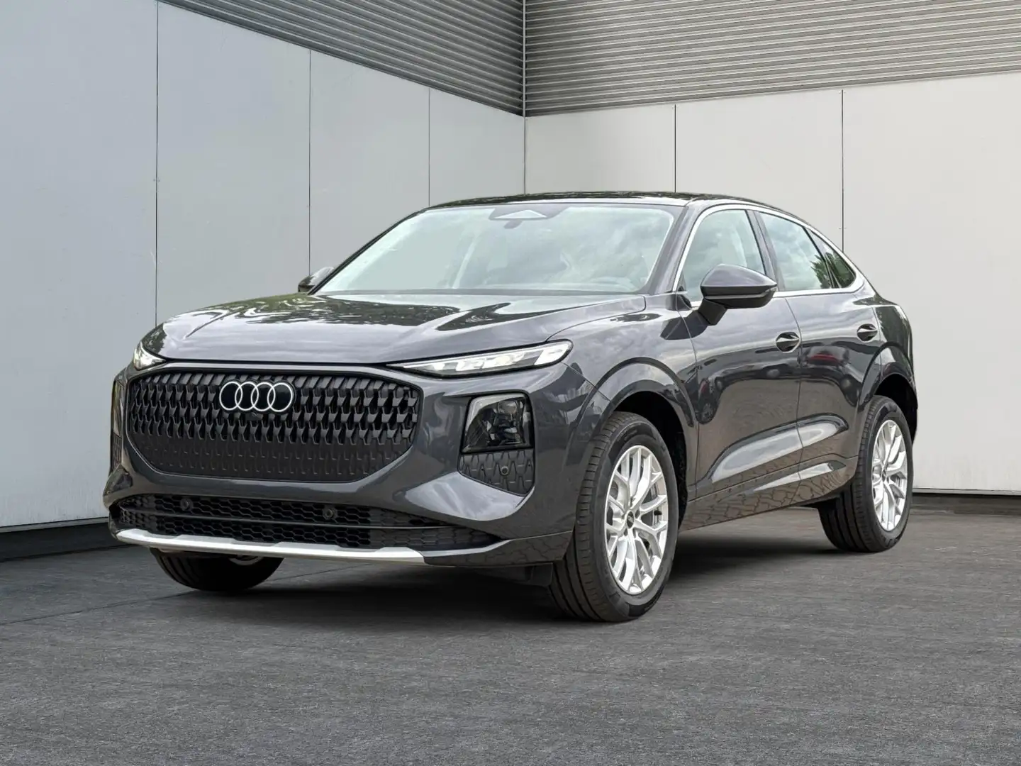 Audi Q3 Sportback Basis MJ 2026+NAVI+KAMERA+AHK+PANO+PD... Grau - 1