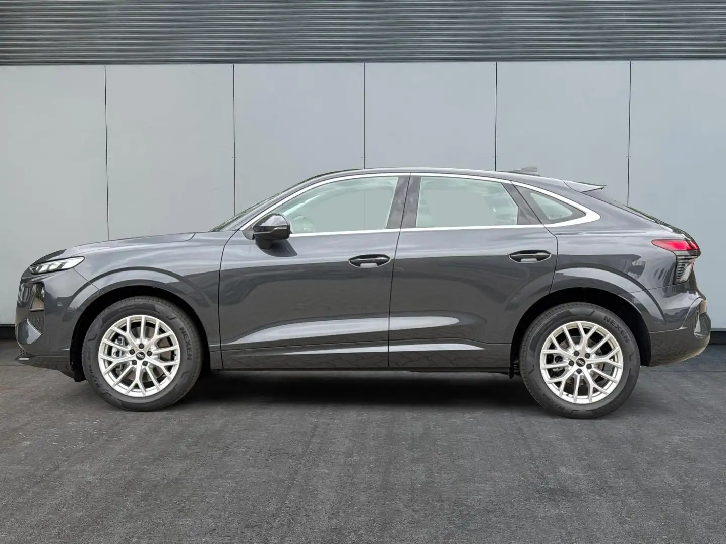 Audi Q3 Sportback Basis MJ 2026+NAVI+KAMERA+AHK+PANO+PD... Grau - 2