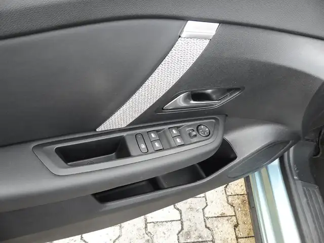 Citroen C4 view 10