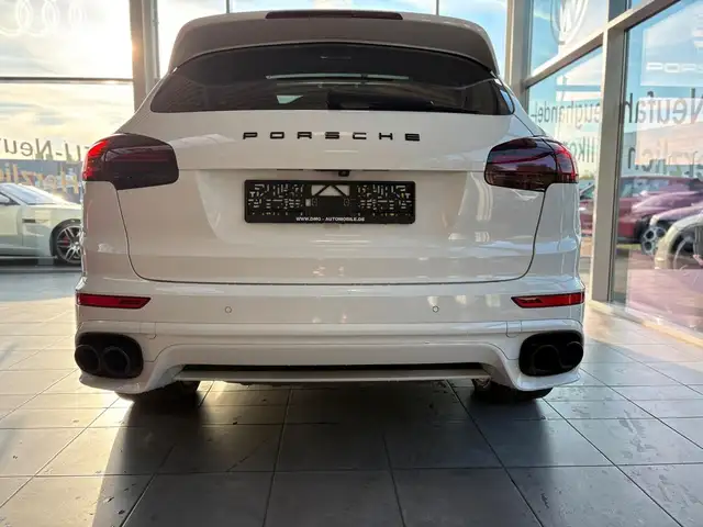 Porsche Cayenne view 5