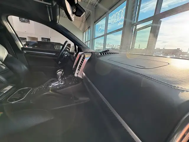 Porsche Cayenne view 12