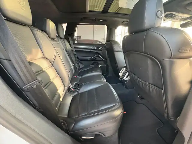 Porsche Cayenne view 15