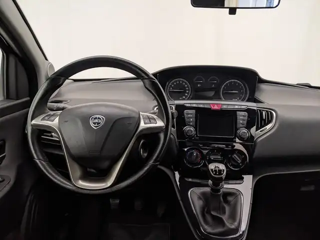 Lancia Ypsilon view 7