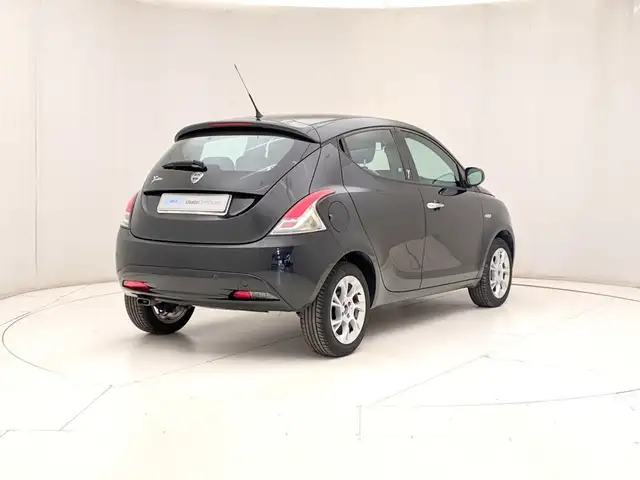 Lancia Ypsilon view 4