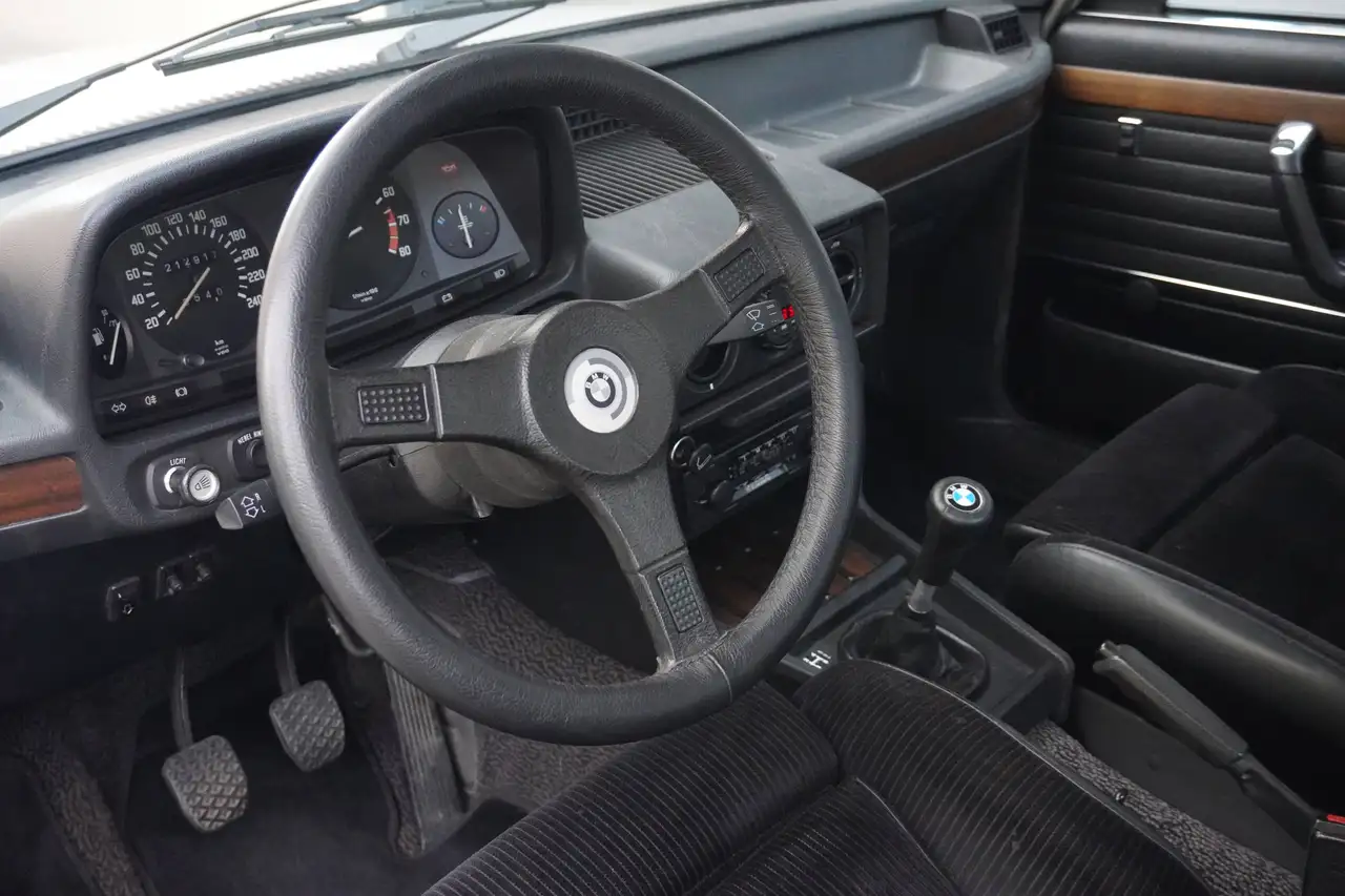 BMW 535 M535i E12 SHOWROOMSTAAT, foto 9