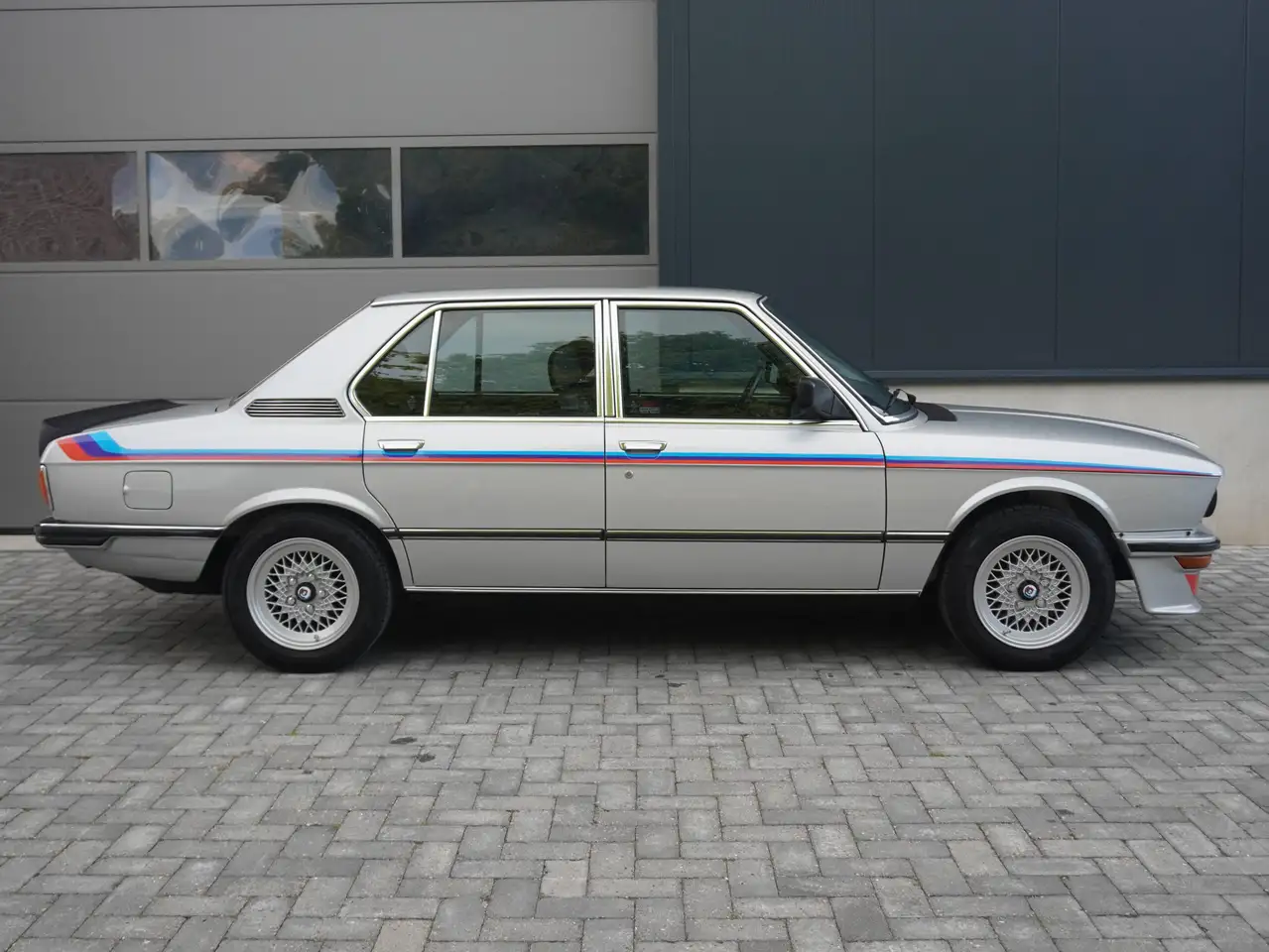 BMW 535 M535i E12 SHOWROOMSTAAT, foto 3