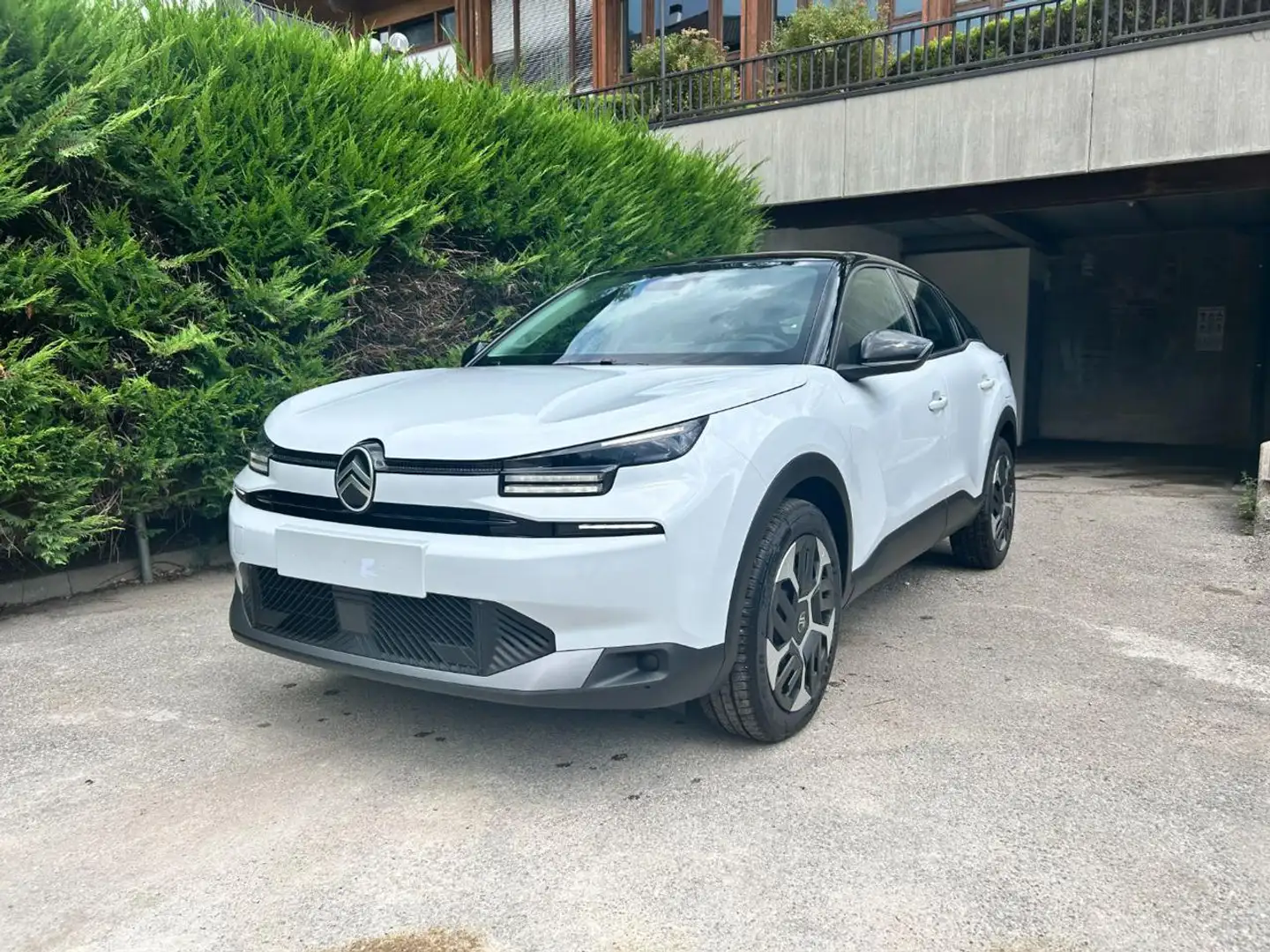 Citroen C4 Hybrid 145 e-DCS6 Plus - 1