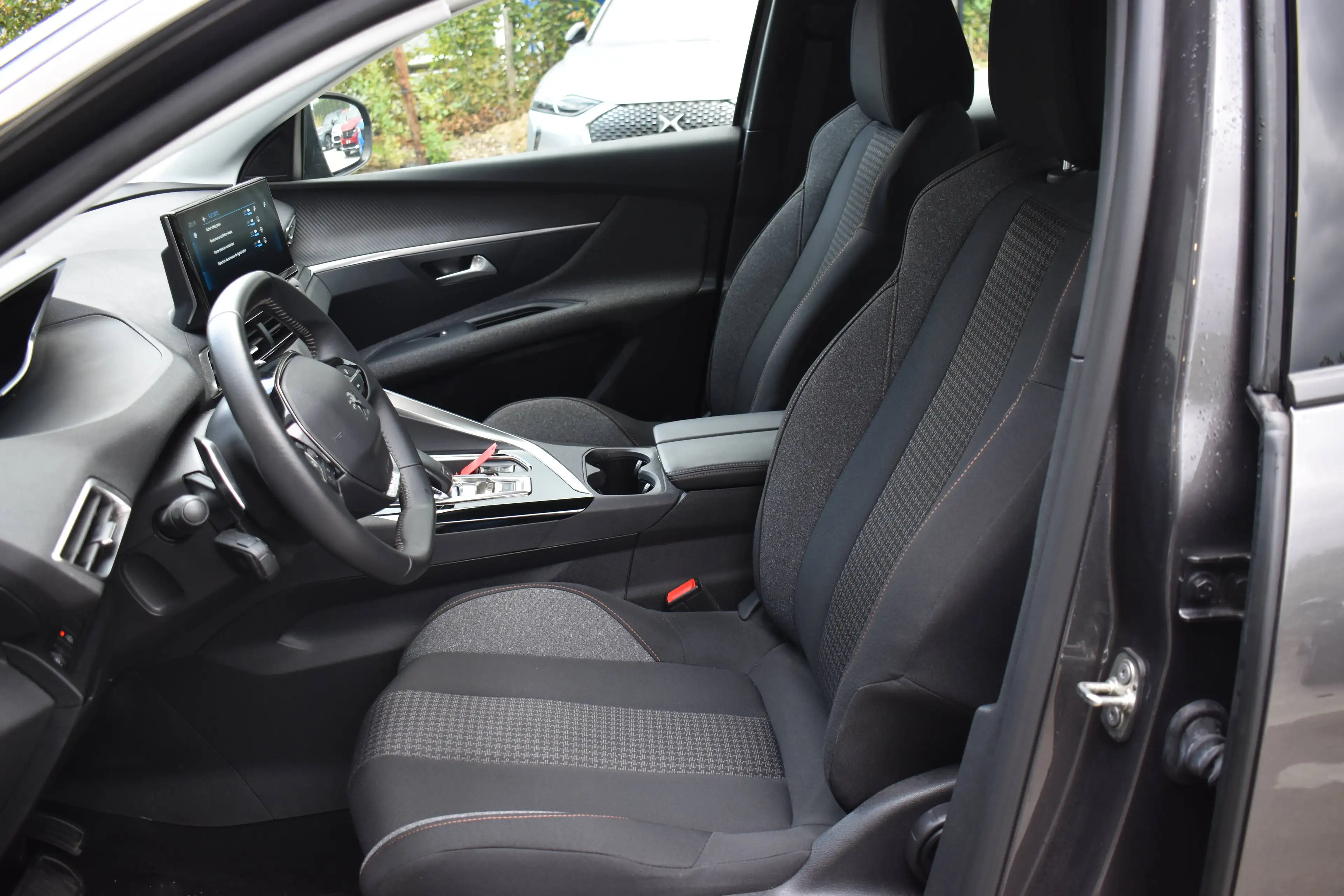 Peugeot 3008 1.2 eat-8 Allure Pack * Navi / Led / Carplay * — photo 15