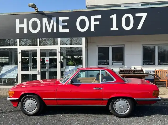 Mercedes-Benz SL 560 Signalrot / Leder Dattel