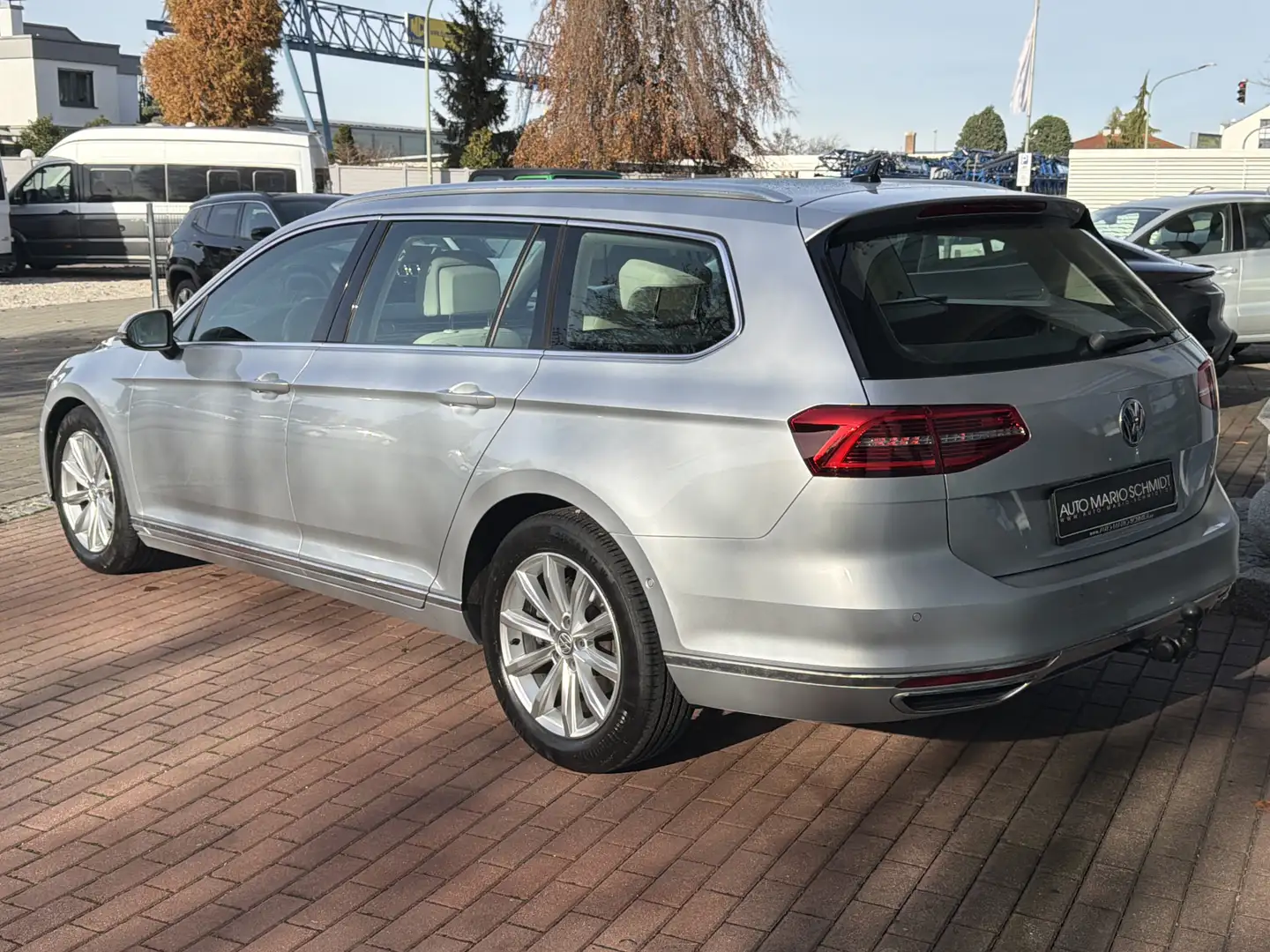 Volkswagen Passat Variant 2.0 TSI DSG Highline ACC Panorama Silber - 2