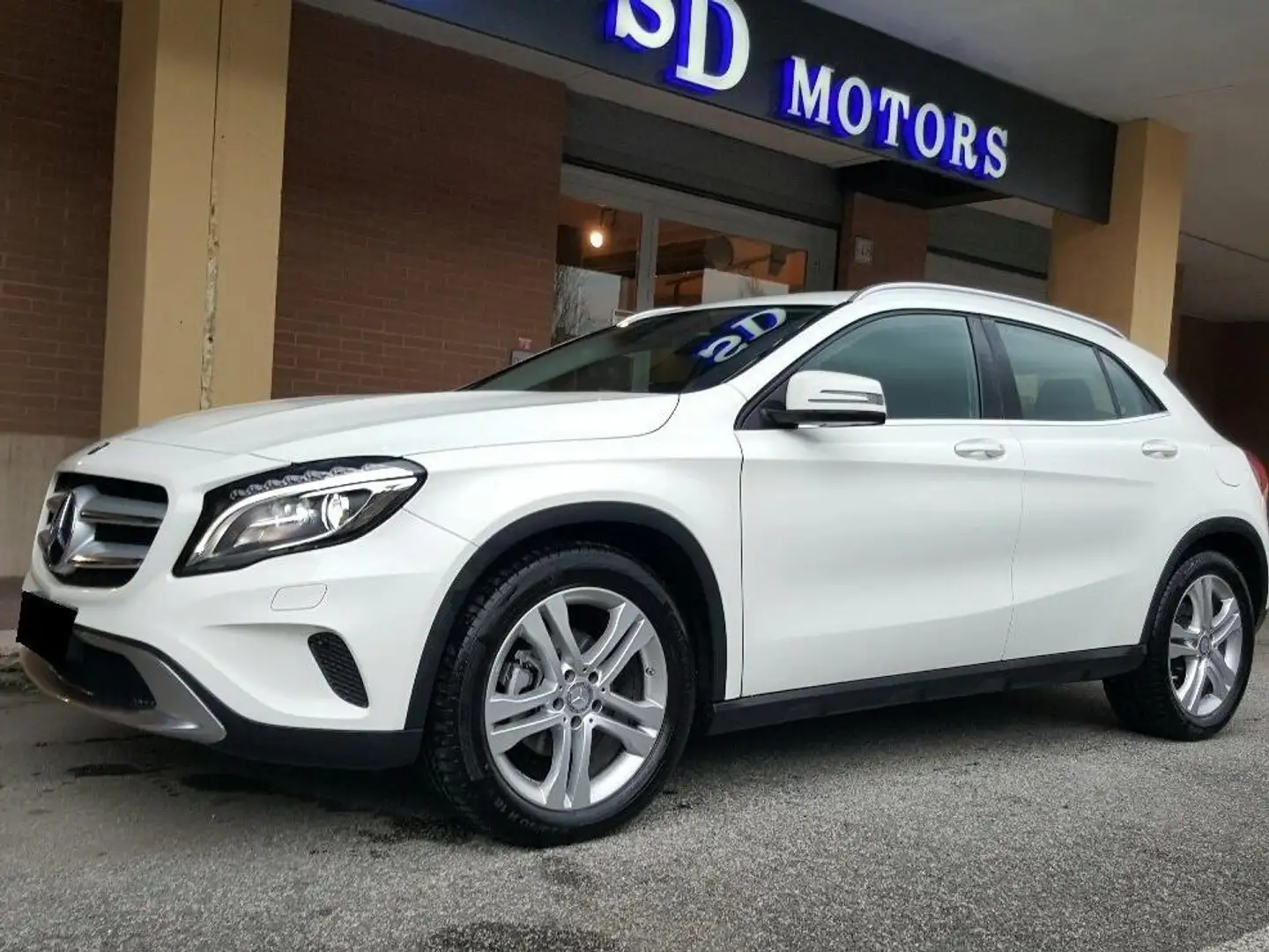 Mercedes-Benz GLA 200 GLA 200 d (cdi) Sport auto Weiß - 1