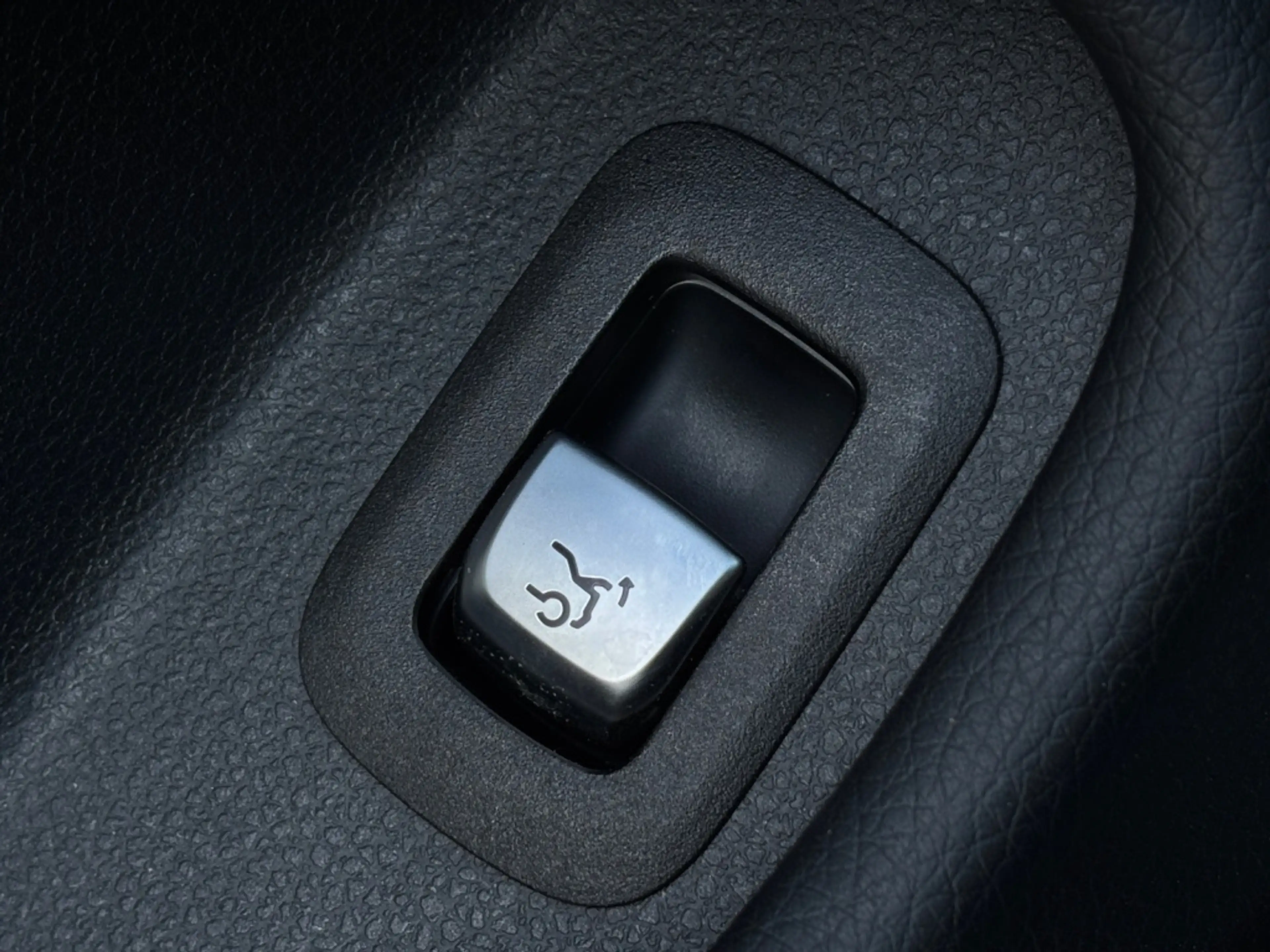 Mercedes-Benz C 180 Coupé AMG|MBUX|SHZ|TEMP|KEYL|LED|KLIMA — photo 15