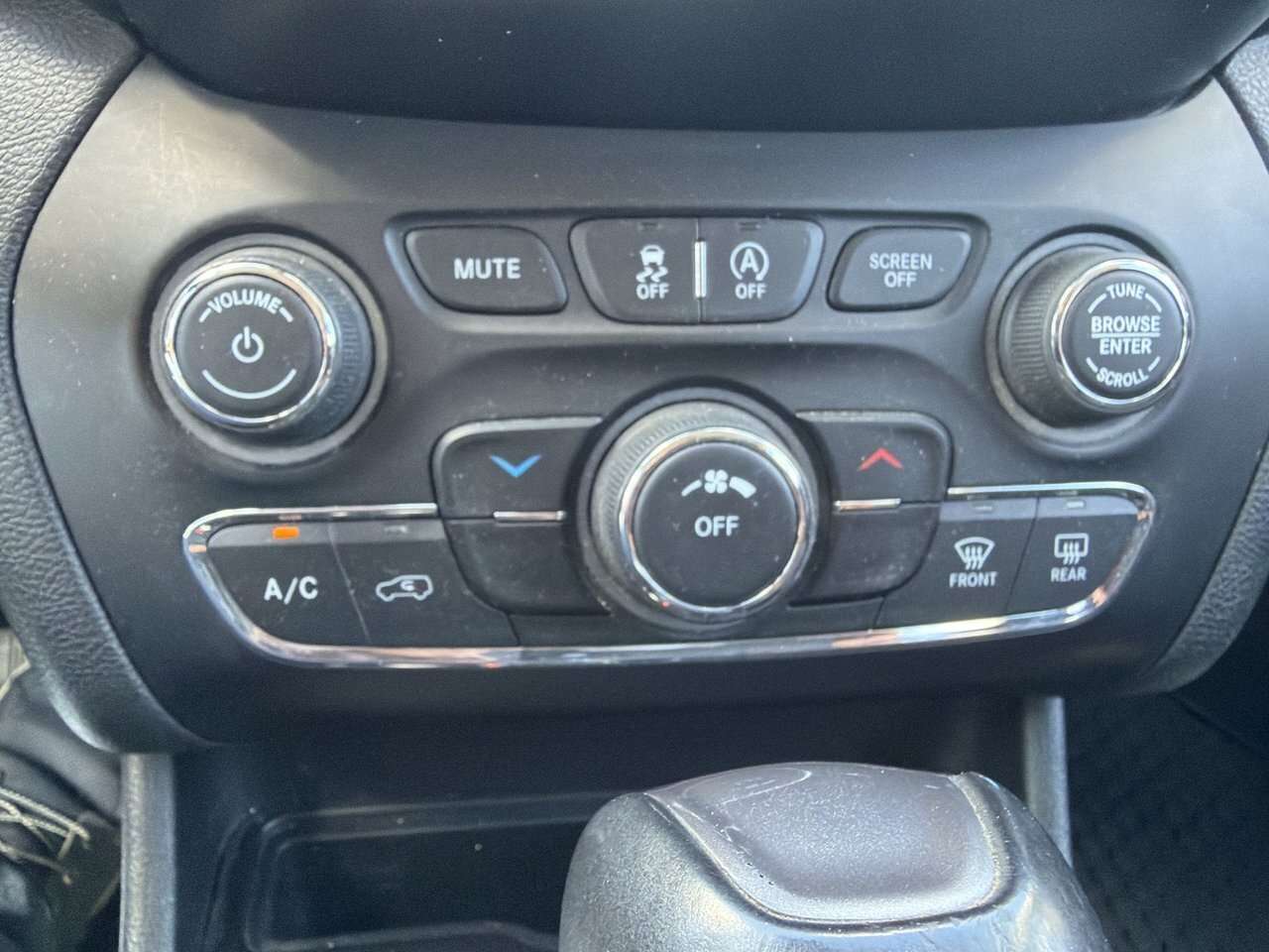 used 2019 Jeep Cherokee car, priced at $12,495
