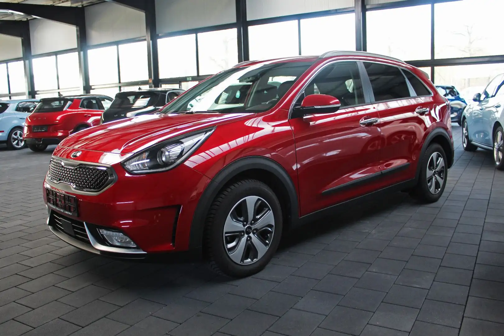 Kia Niro Vision 1.6 Automatik (ADA Paket) Rojo - 1