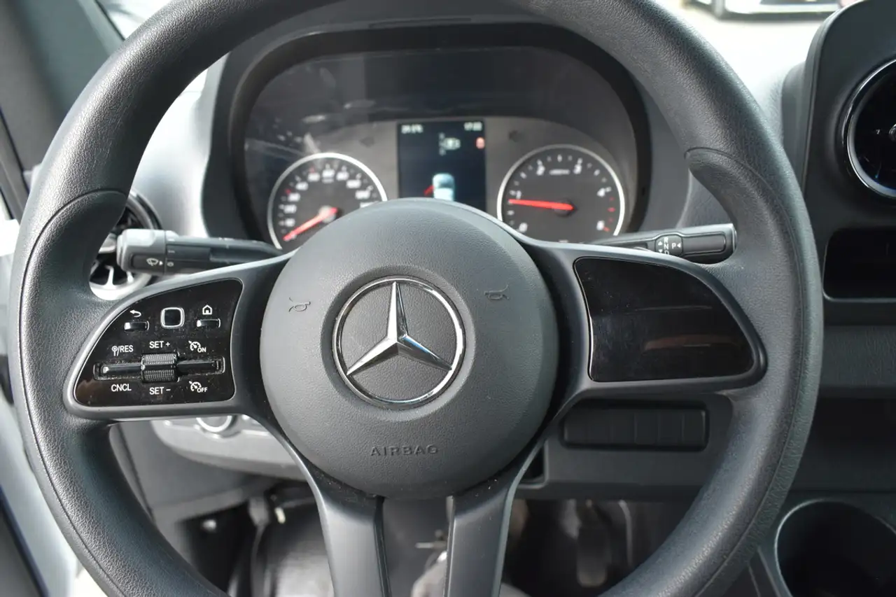 Mercedes-Benz Sprinter снимка Mercedes-Benz Sprinter
