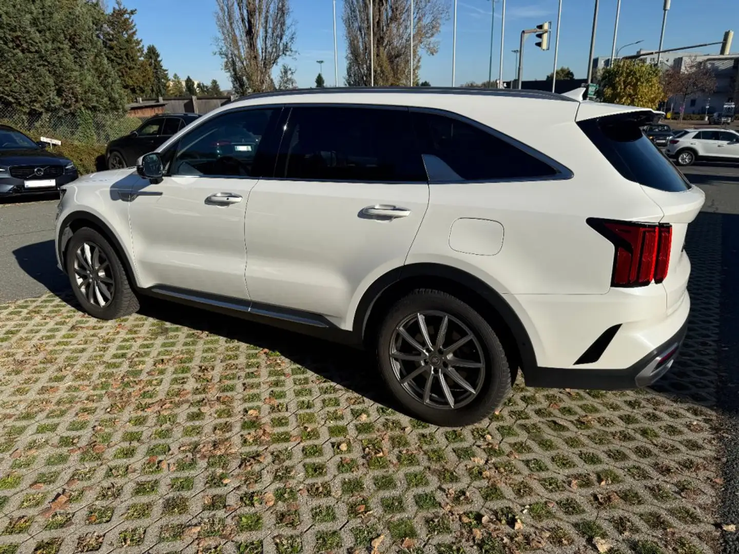 Kia Sorento 1,6 T-GDI Plug-In Hybrid GPF AWD Gold Aut. Weiß - 1
