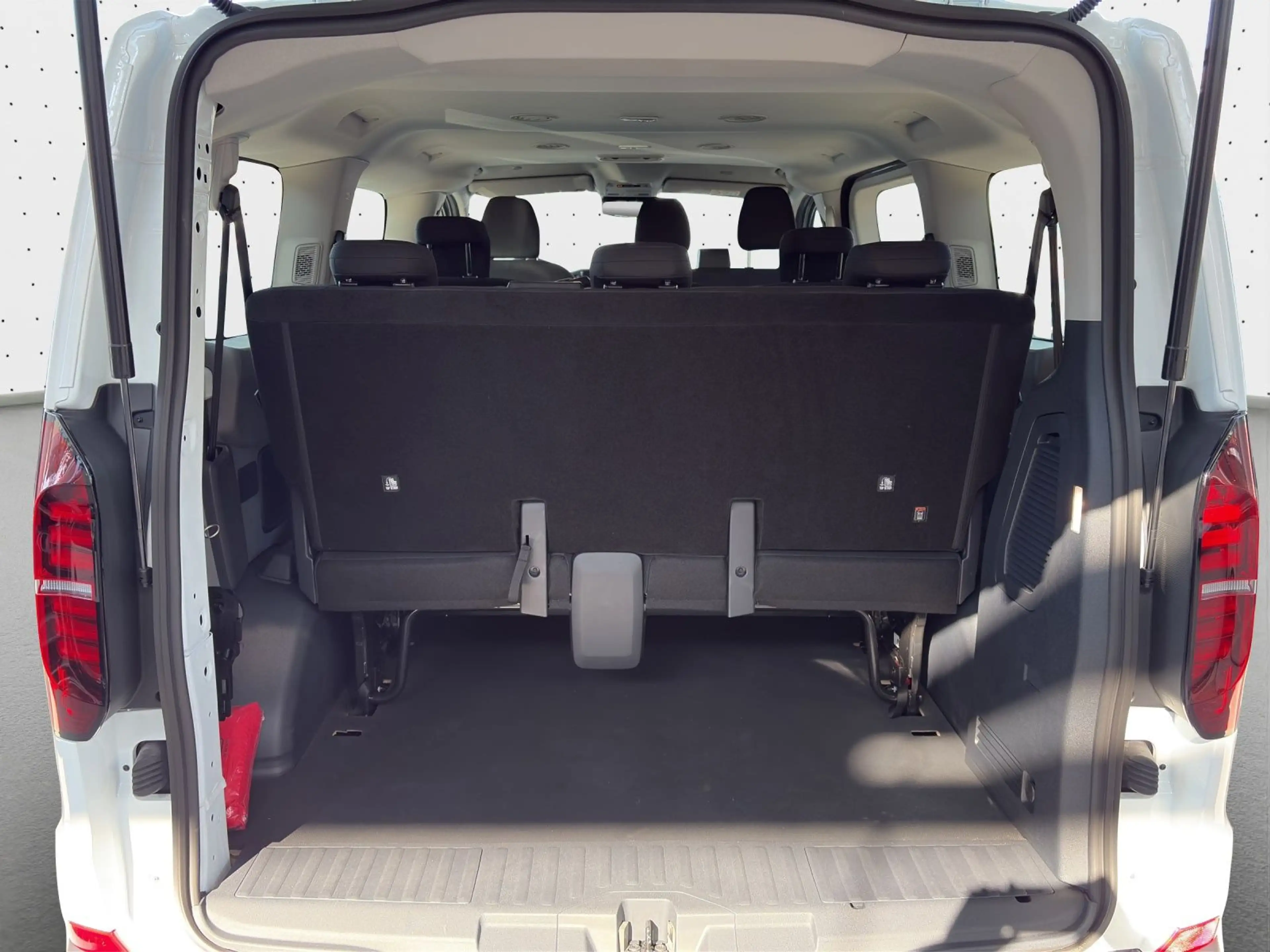 Volkswagen T7 Kombi 2,0 l 110 kW TDI 8-Gan g Automatik Rads — photo 11