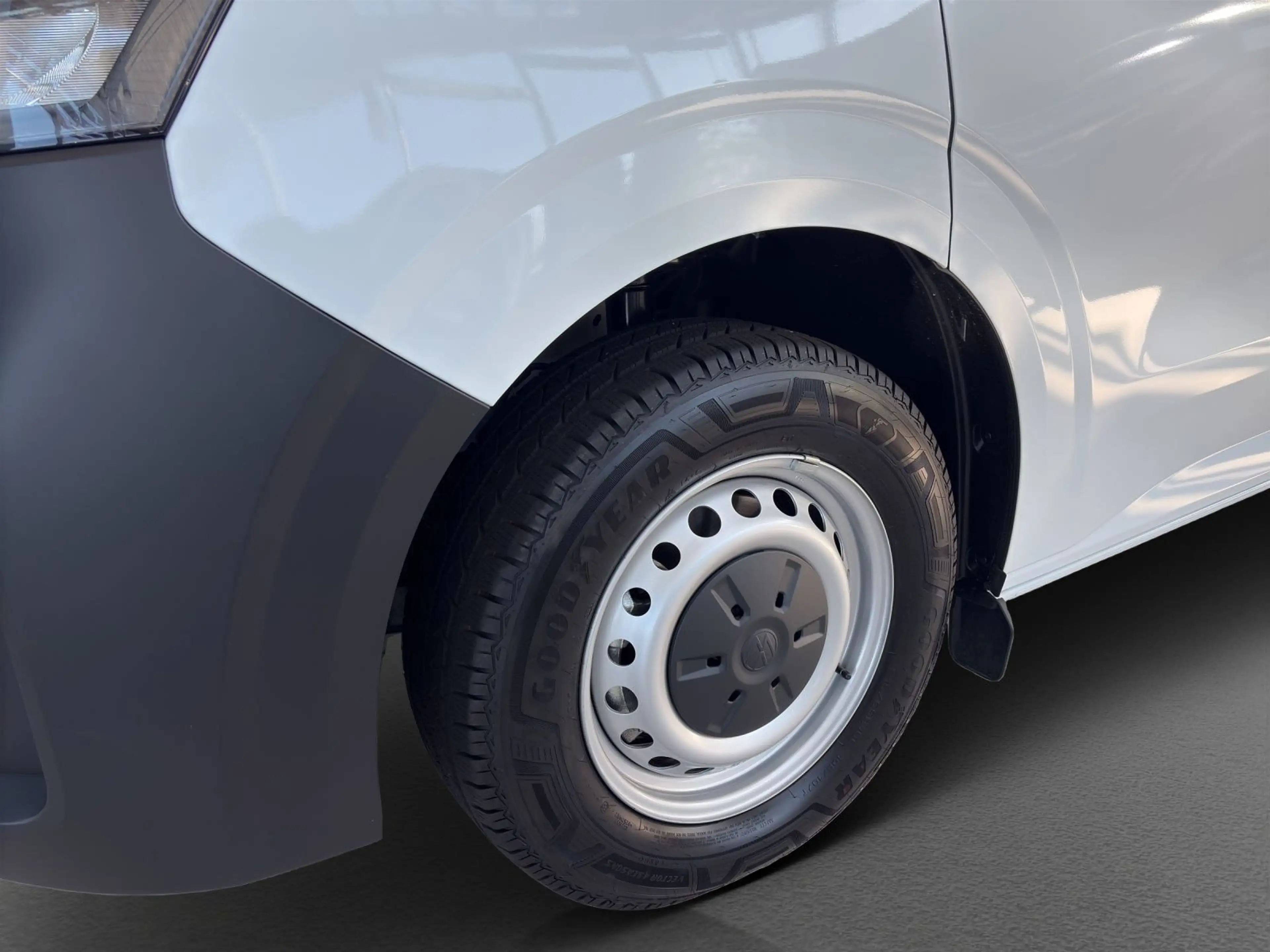 Volkswagen T7 Kombi 2,0 l 110 kW TDI 8-Gan g Automatik Rads — photo 13