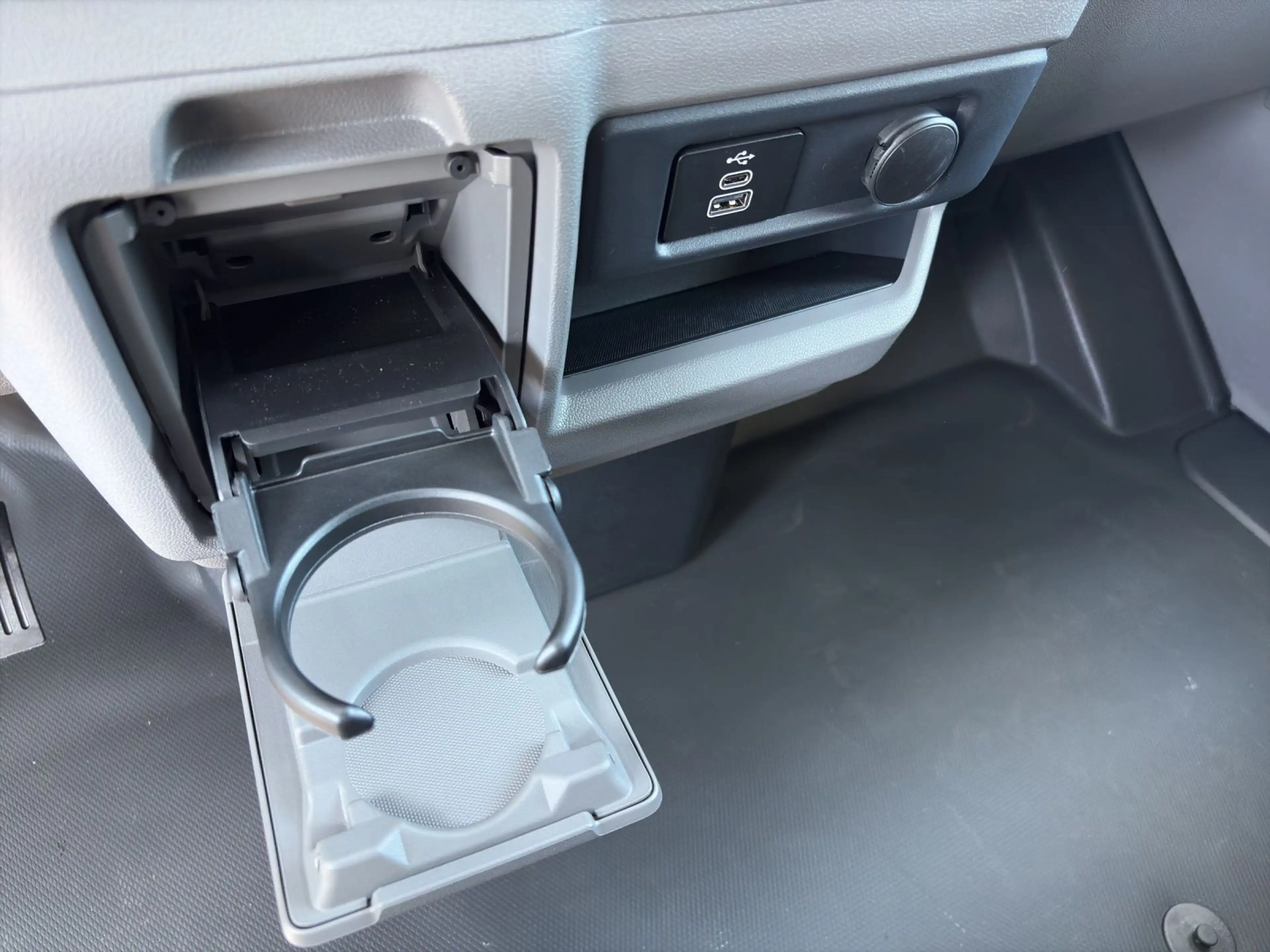 Volkswagen T7 Kombi 2,0 l 110 kW TDI 8-Gan g Automatik Rads — photo 12