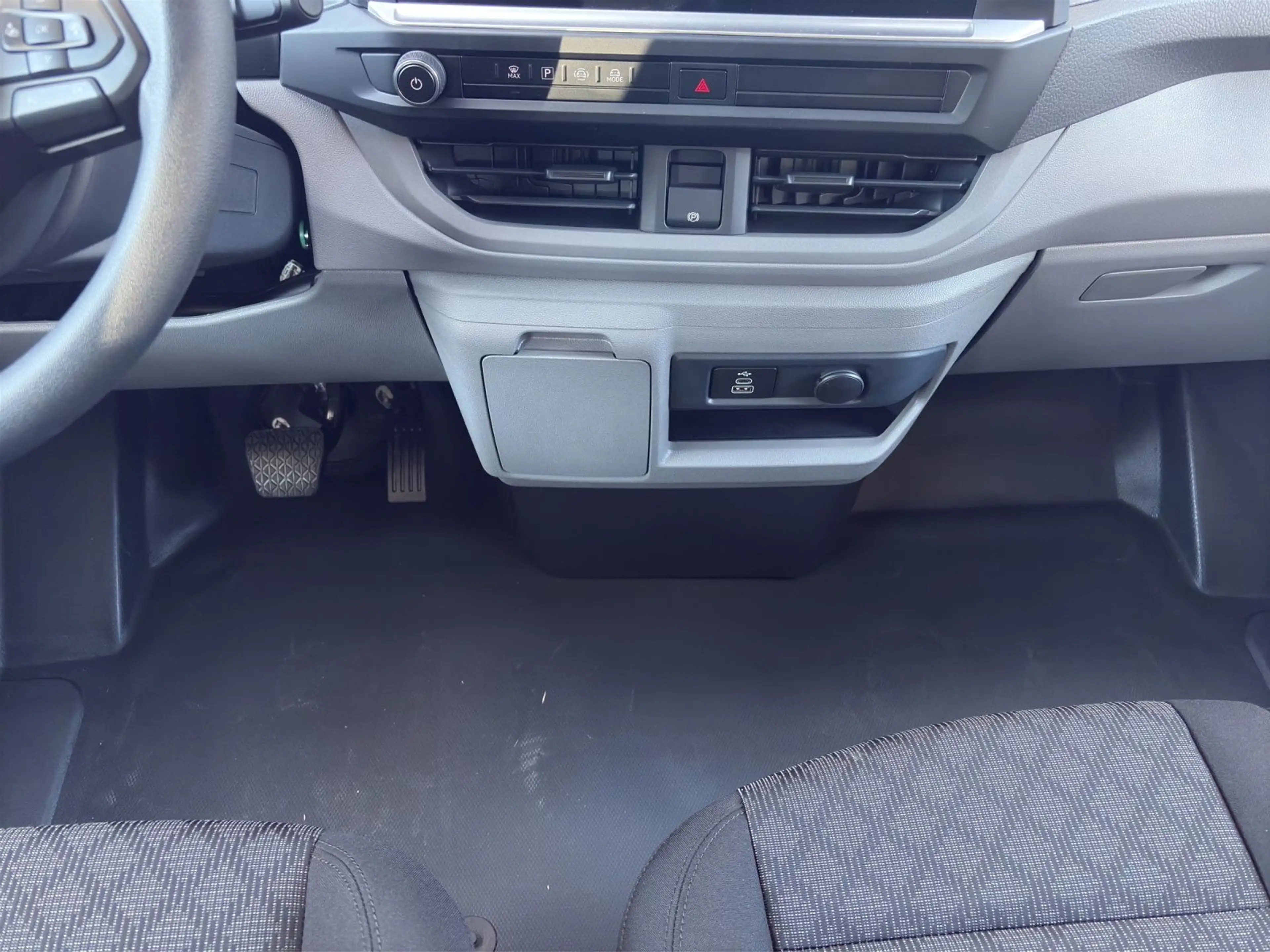 Volkswagen T7 Kombi 2,0 l 110 kW TDI 8-Gan g Automatik Rads — photo 7